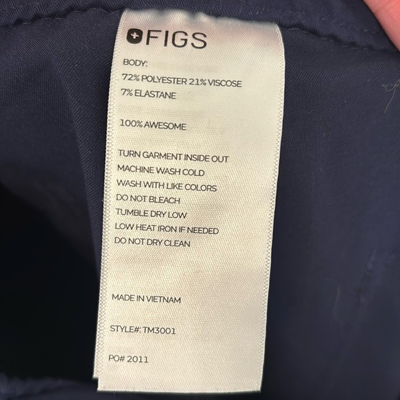 FIGS Cairo Cargo Scrub Pants in Navy - Picture 6 of 6